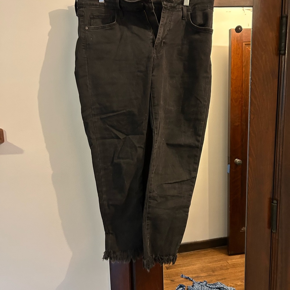 Just Black Women's Cropped Jeans in Charcoal